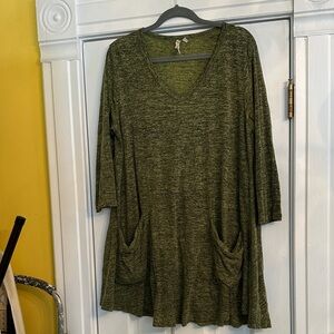 ComfyUSA Women's Olive Green V-Neck Long Sleeve Tunic Top